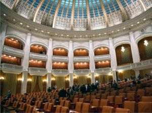 Guvernul reglementează suspendarea activităţii operatorilor economici care nu respectă măsurile de combatere a pandemiei de Covid-19